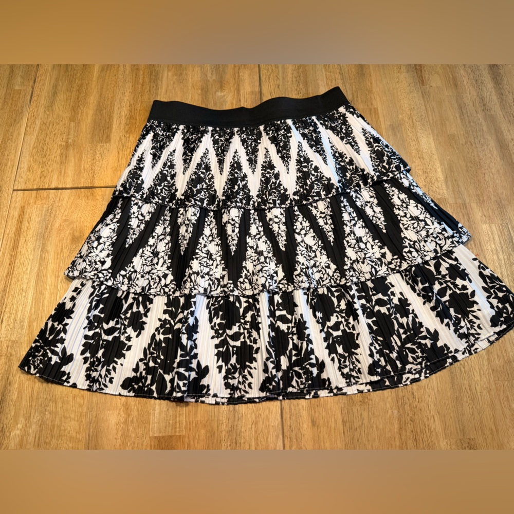White House Black Market Black and White A-Line Skirt